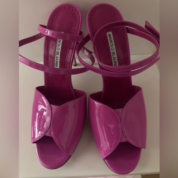 Manolo Blahnik - Picture 3 of 9